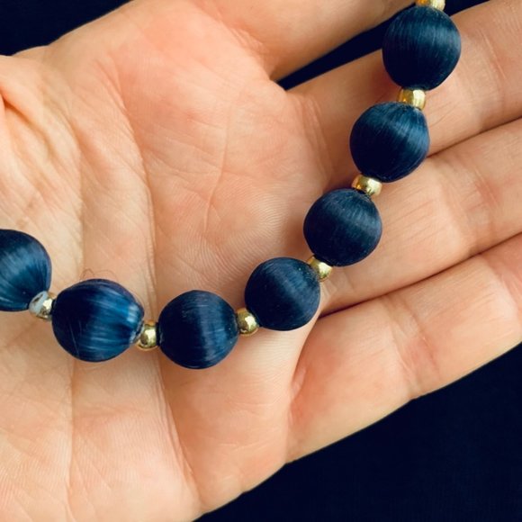 Beautiful sapphire blue and gold necklace - Picture 3 of 8